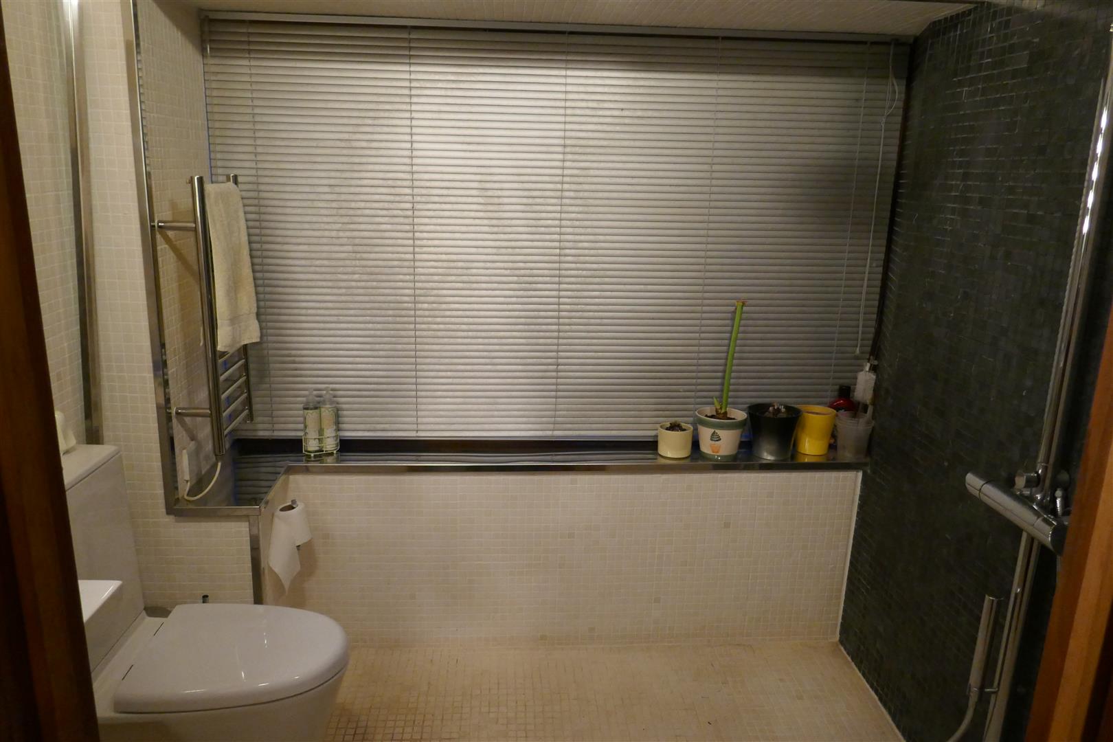 SHOWER ROOM.